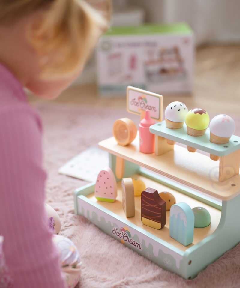 Arendab lapse käelisi oskusi