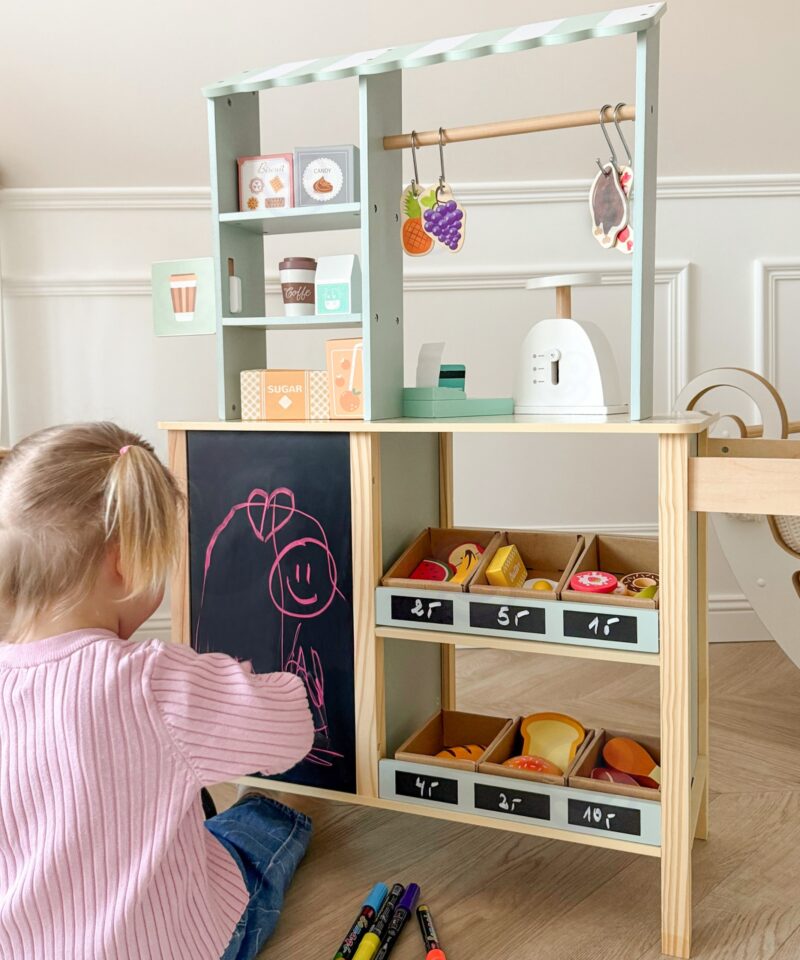 Puidust mängupood koos 73 elemendiga