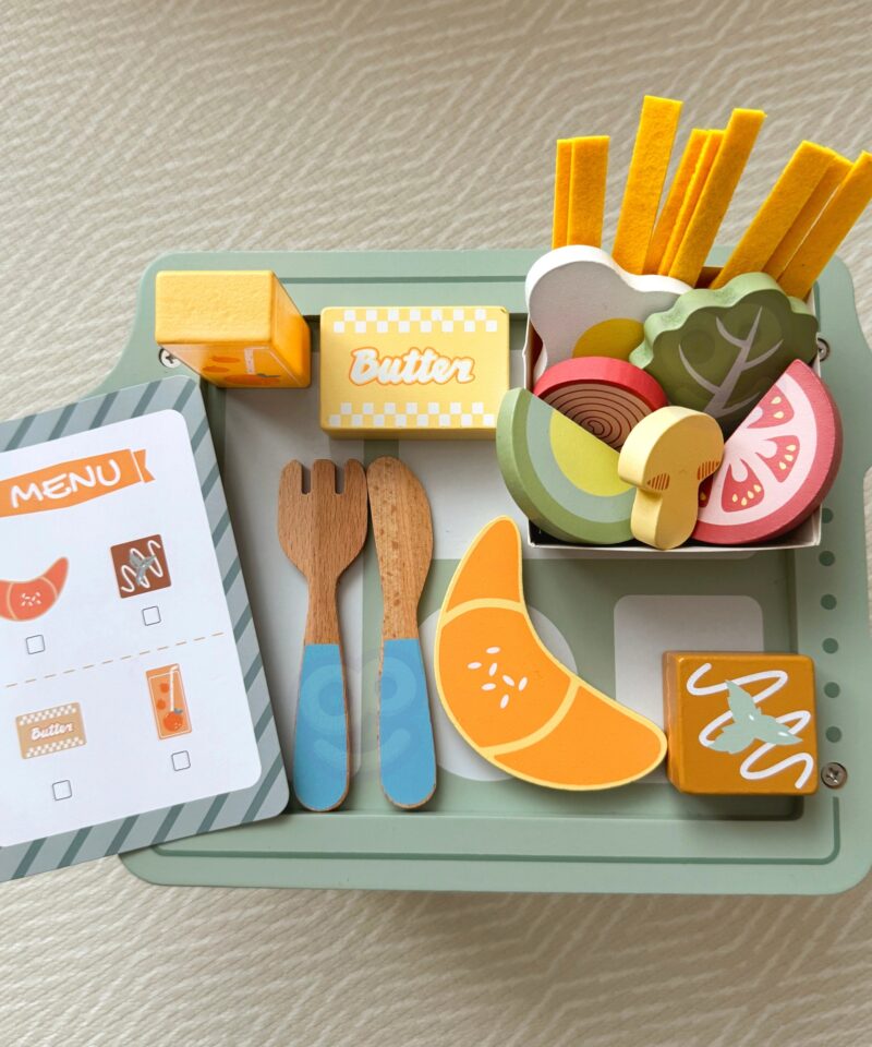 Puidust mängukomplekt väikestele kokkadele