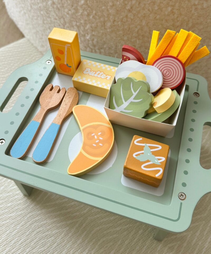 Realistlikud puidust hommikusöögi elemendid