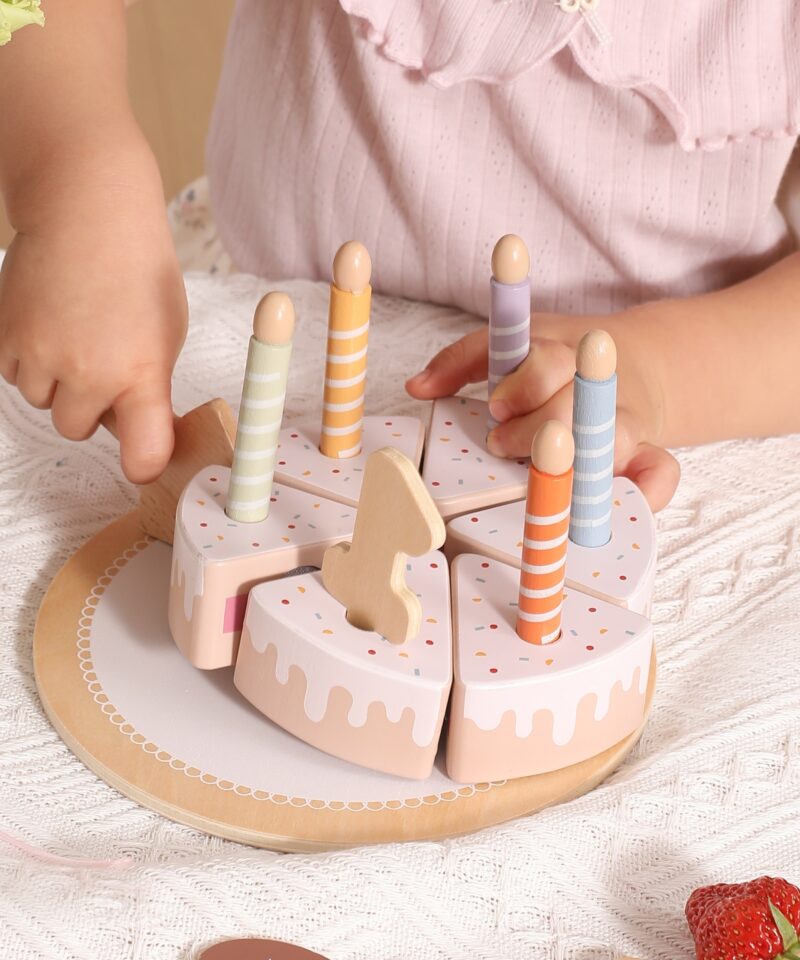 Realistlik puidust sünnipäevatort