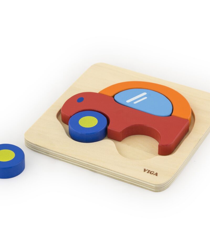 Puidust pusleauto neljast osast