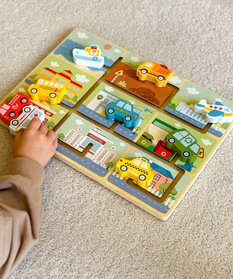 Pastelsetes toonides puidust labürint