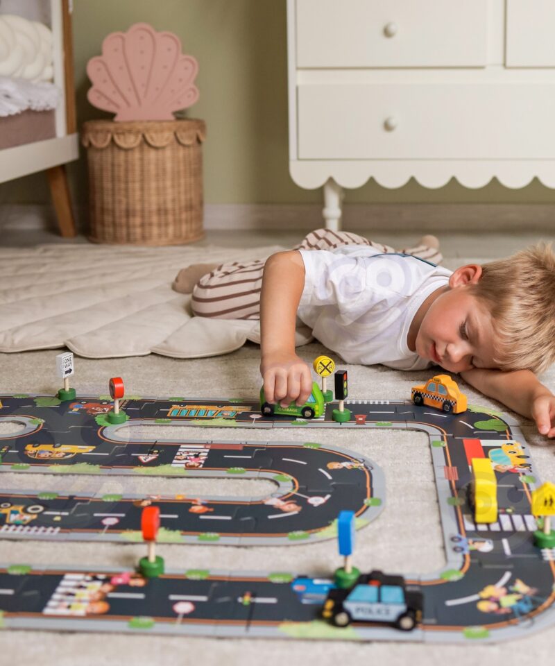 Lapsed mängimas liikluspuslega