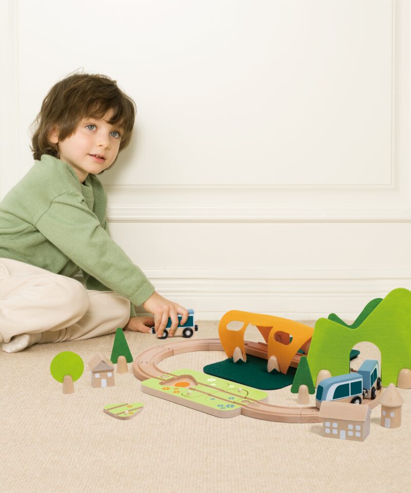 Hariv ja lõbus puidust mänguasi