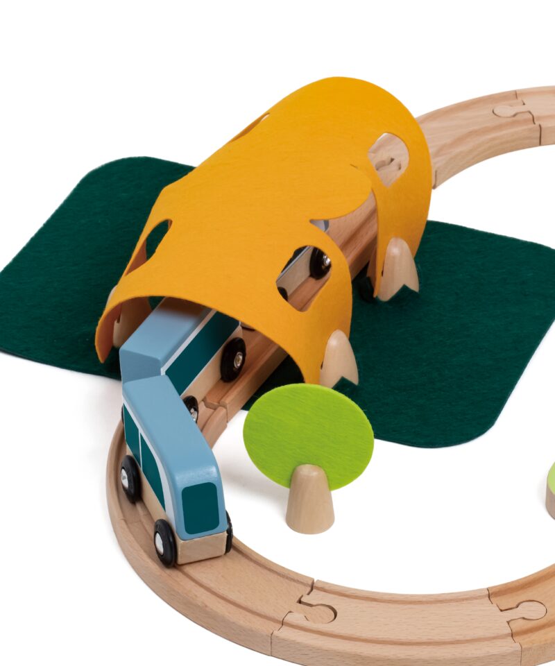 Hariv ja lõbus puidust mänguasi