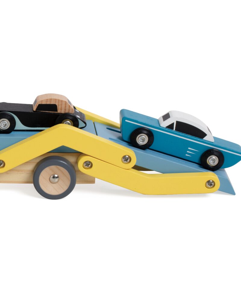 Realistlik disain puidust autodele