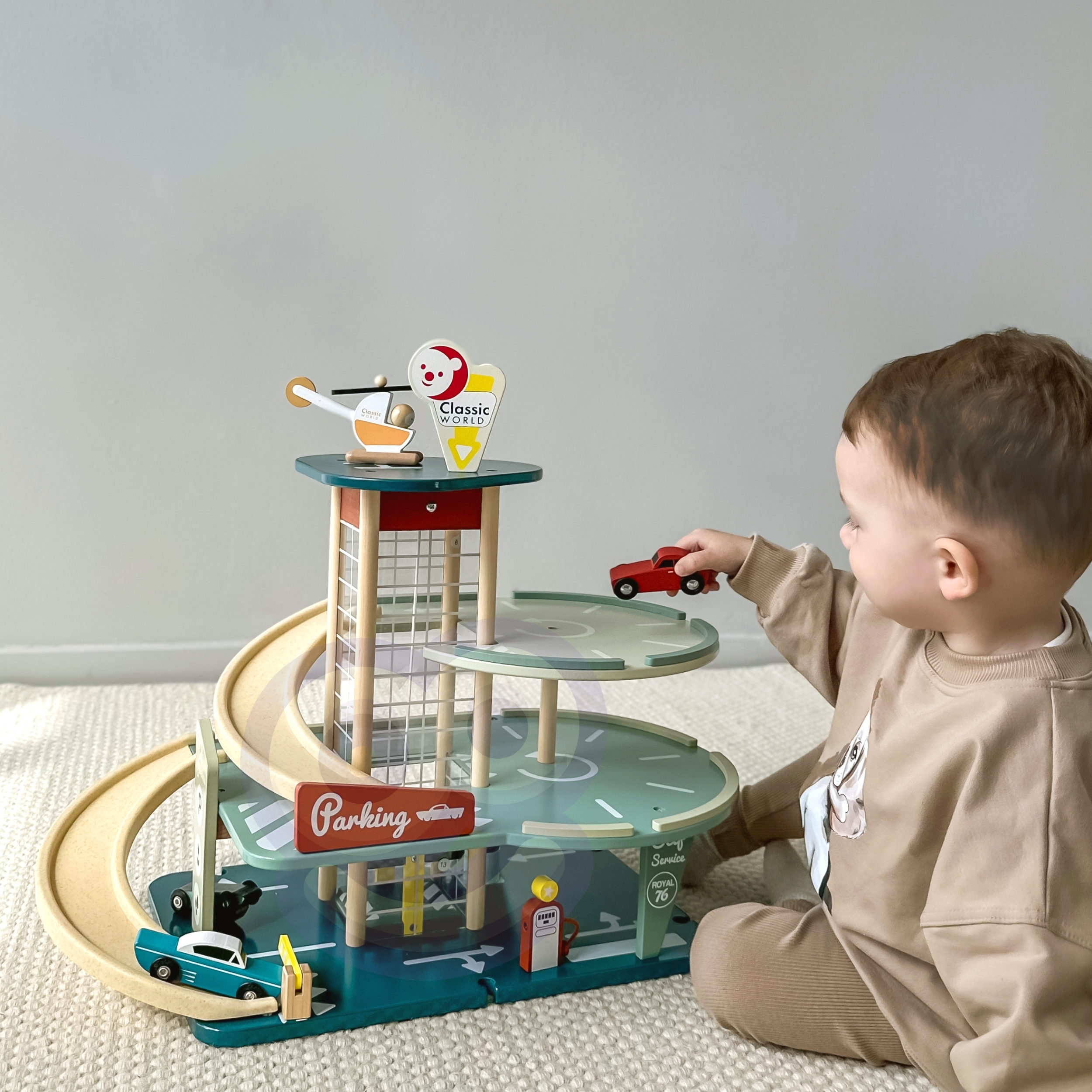 Parkimiskeskuse helikopter maandumas