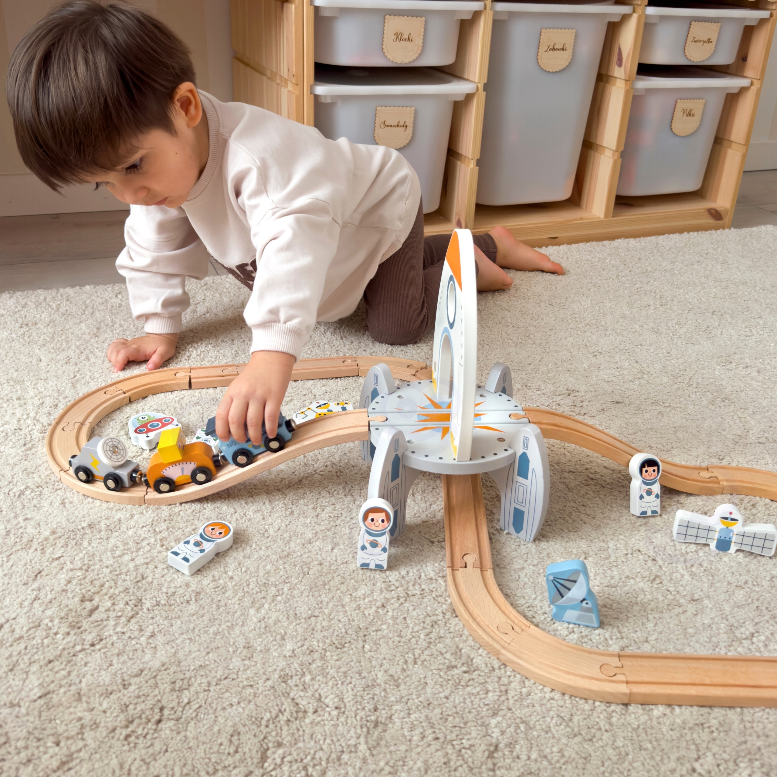 Lastele loovust arendav kosmosekomplekt