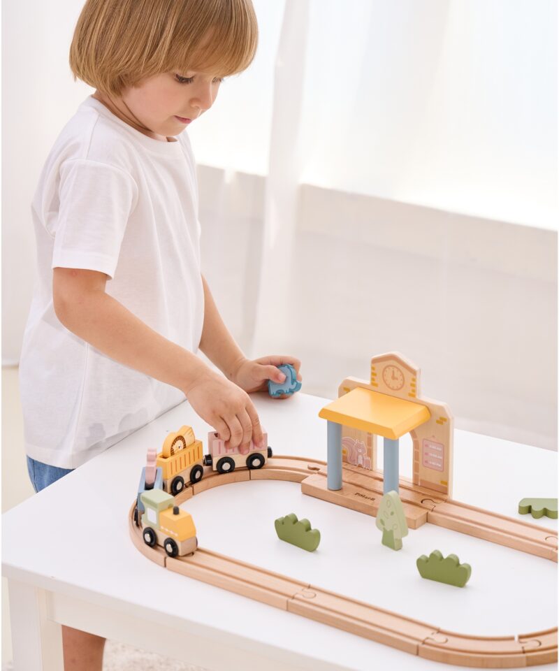 Loovust arendav puidust rongikomplekt