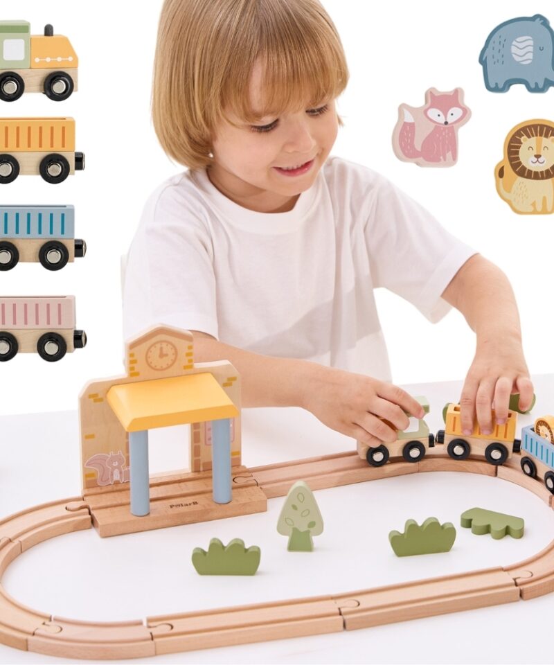 Puidust mängukomplekt loomade ja tarvikutega