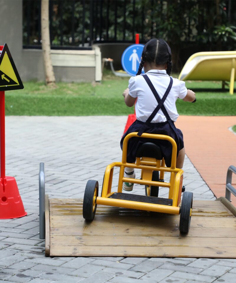 Puidust tõusurada koduaeda