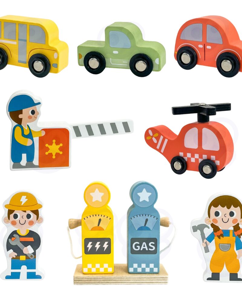 Lapsed mängimas puidust autoparklaga