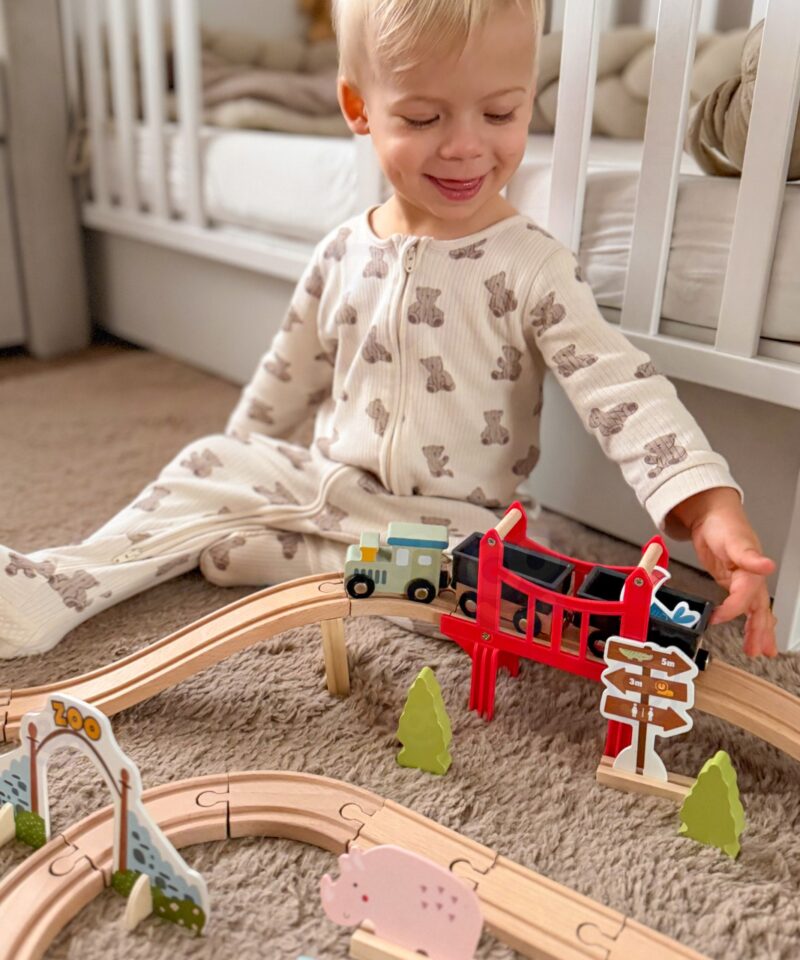 Magnetitega ühendatud rongivagunid