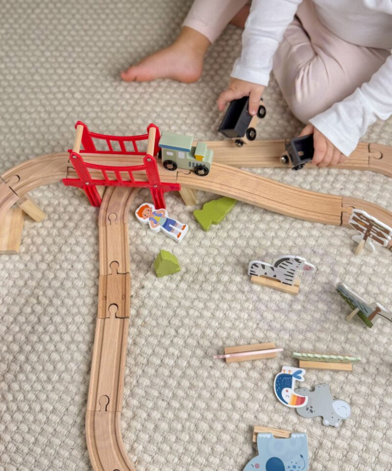 Puidust rajad mängurongile