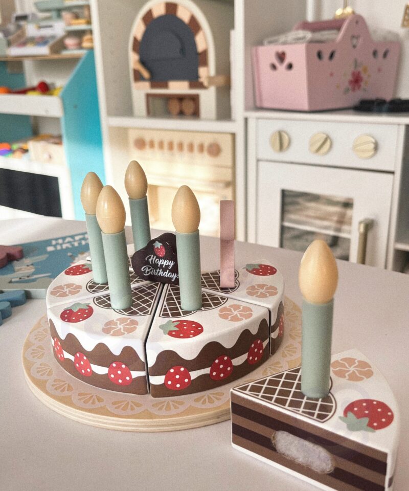 Puidust sünnipäevatort koos tordilusikaga