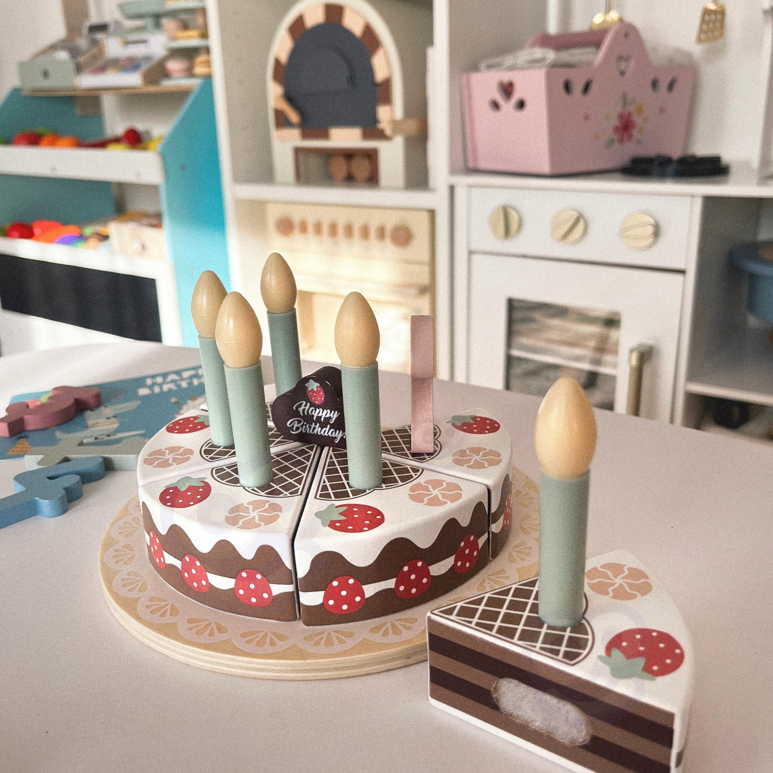 Puidust sünnipäevatort koos tordilusikaga