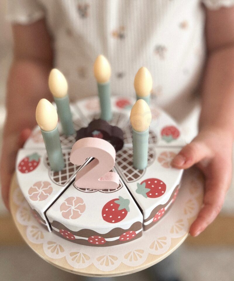 Puidust sünnipäevatort koos tordilusikaga