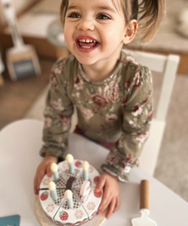 Puidust sünnipäevatort koos tordilusikaga