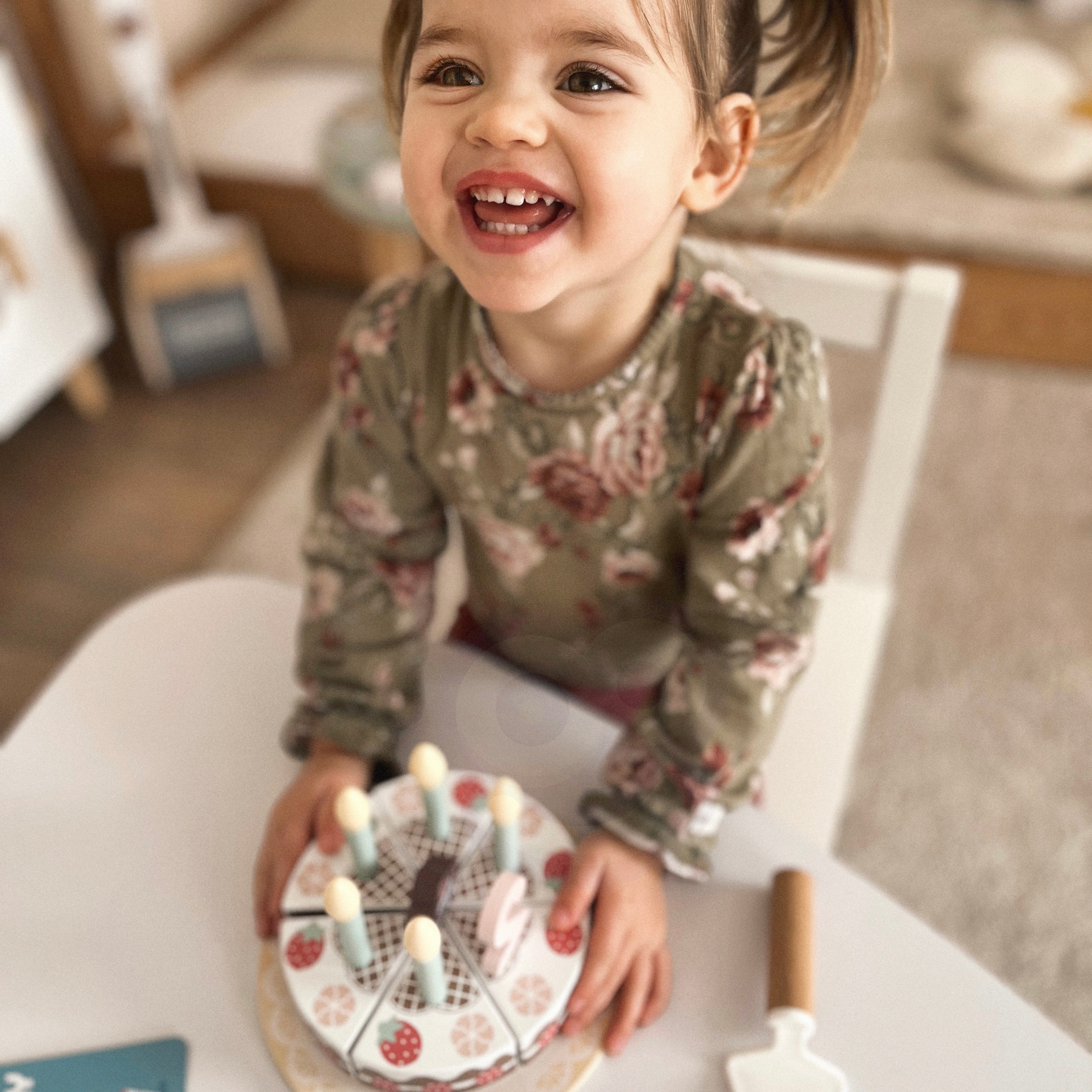 Puidust sünnipäevatort koos tordilusikaga