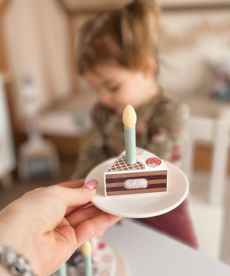 Puidust sünnipäevatort koos tordilusikaga