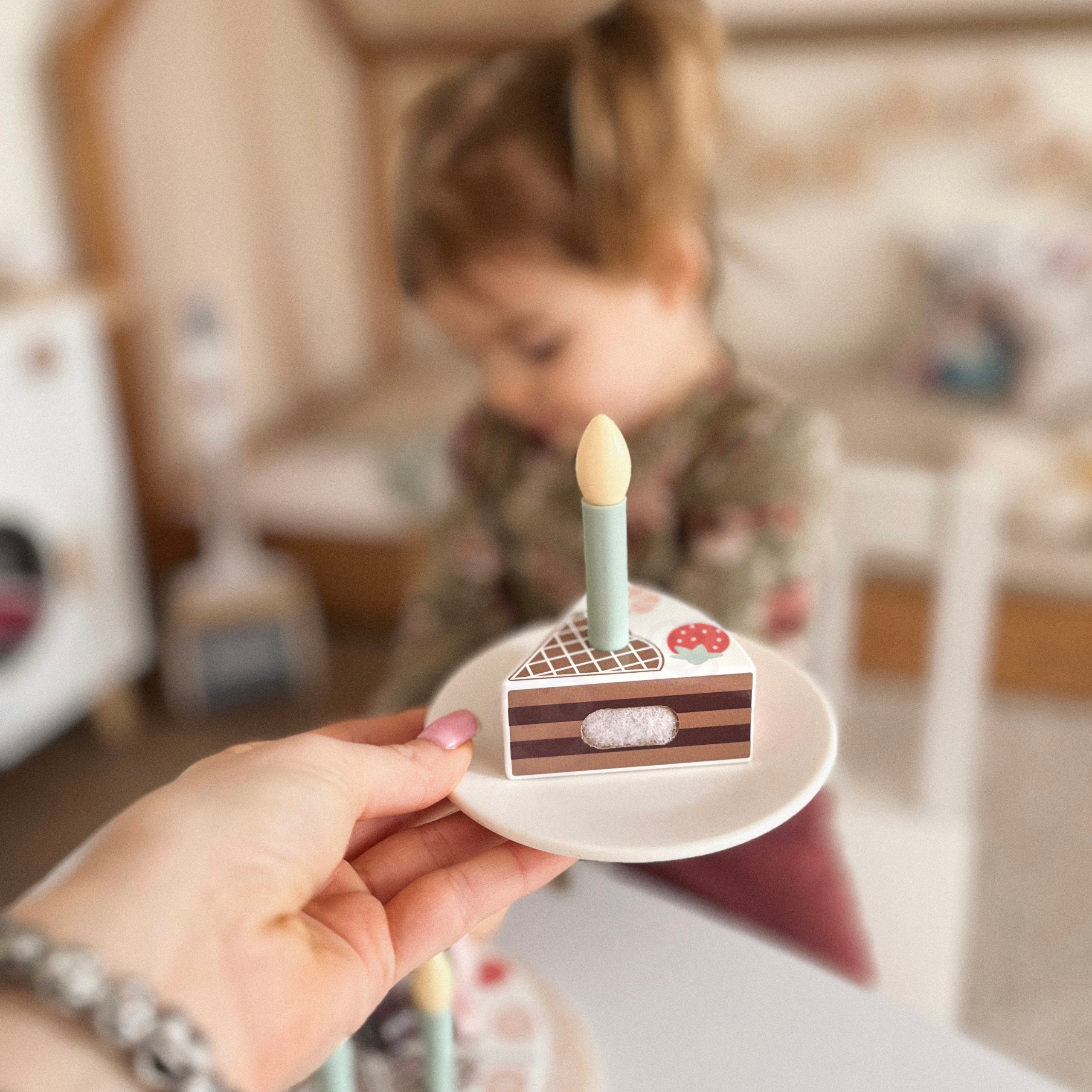 Puidust sünnipäevatort koos tordilusikaga