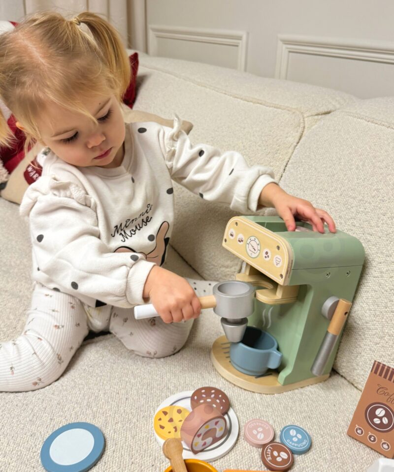 Kohvikumäng puidust kohvimasinaga