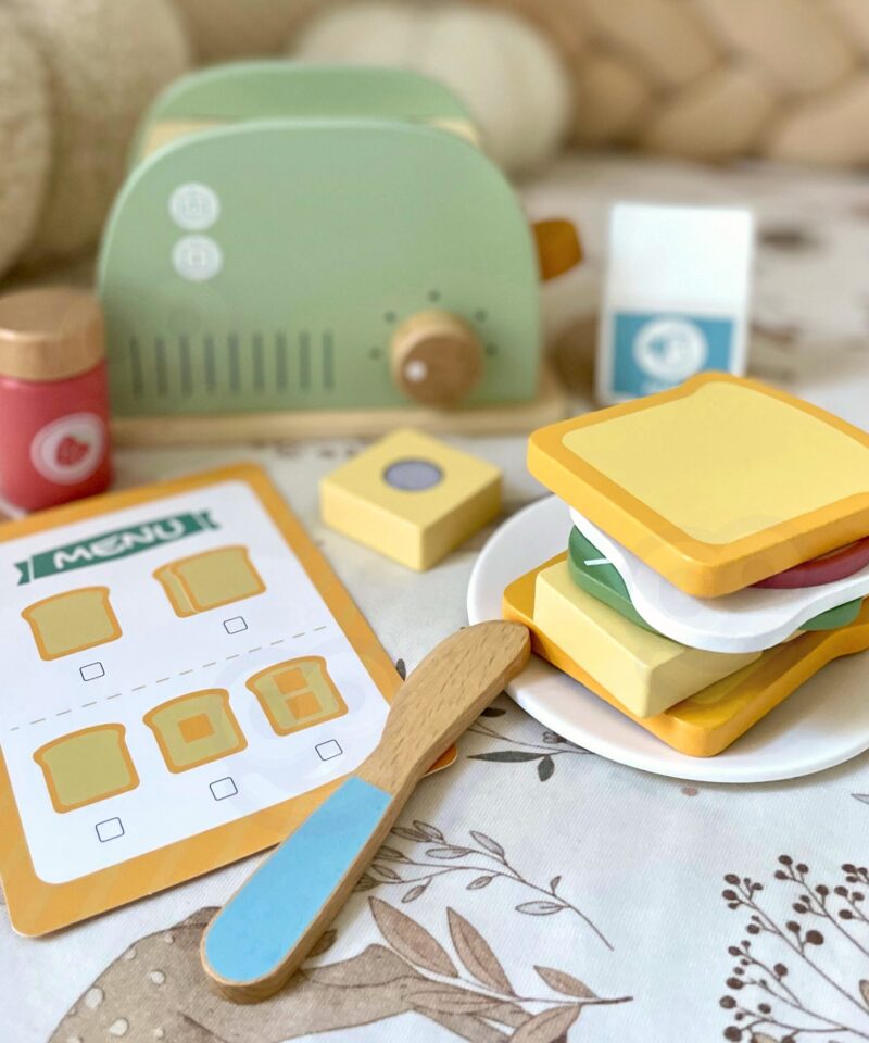 Mängukomplekt koos puidust tosteriga