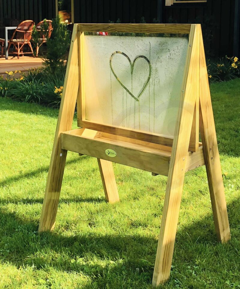 Joonistustahvel koos tarvikute riiuliga