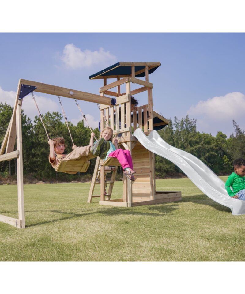 Mitmekülgne puidust mänguväljak