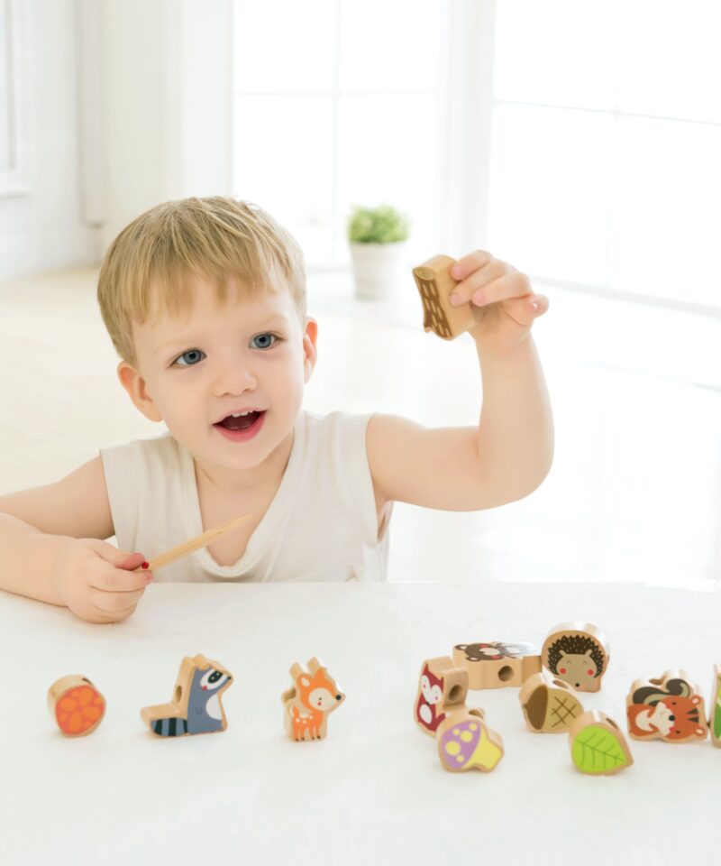 Erksavärvilised loomakujulised elemendid