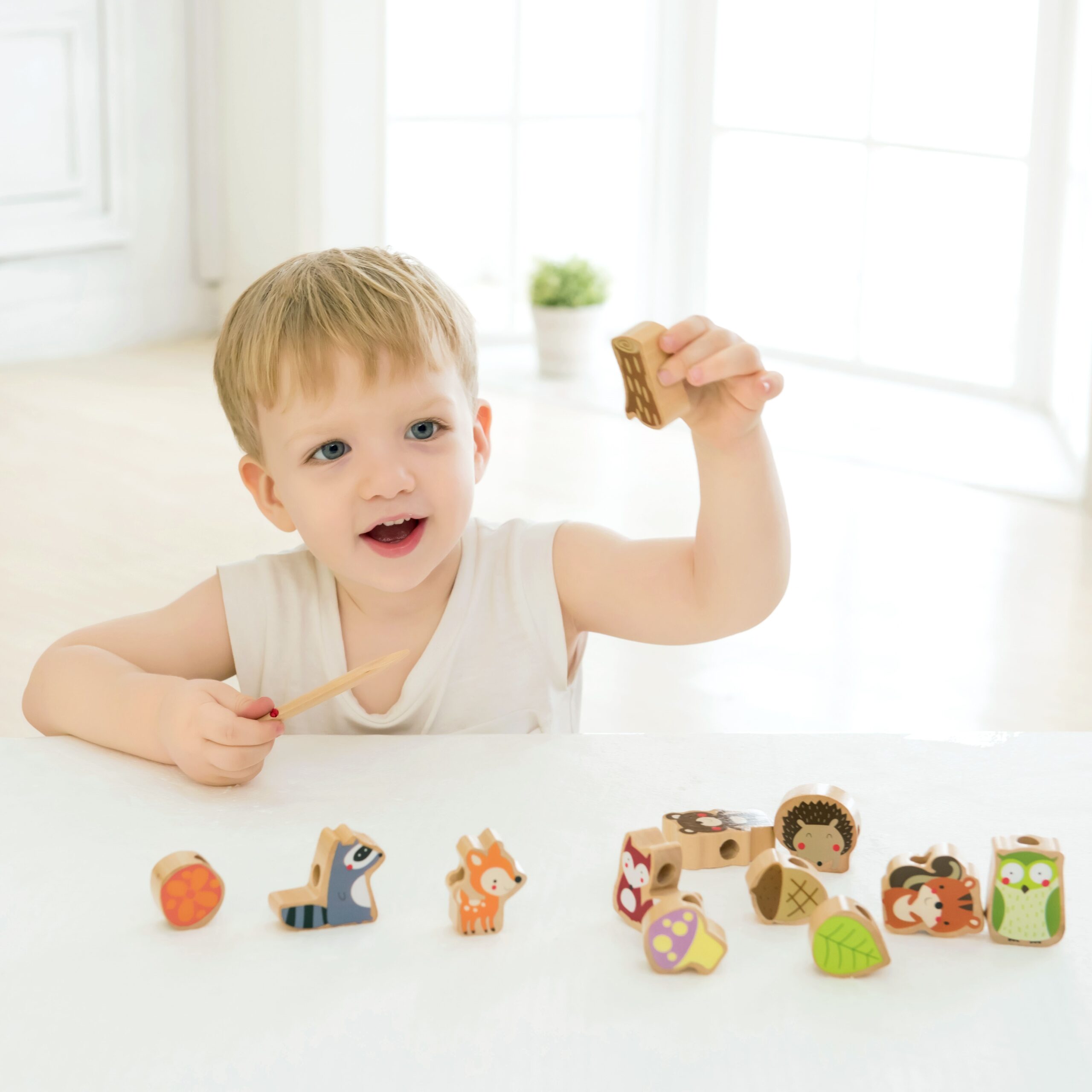 Erksavärvilised loomakujulised elemendid