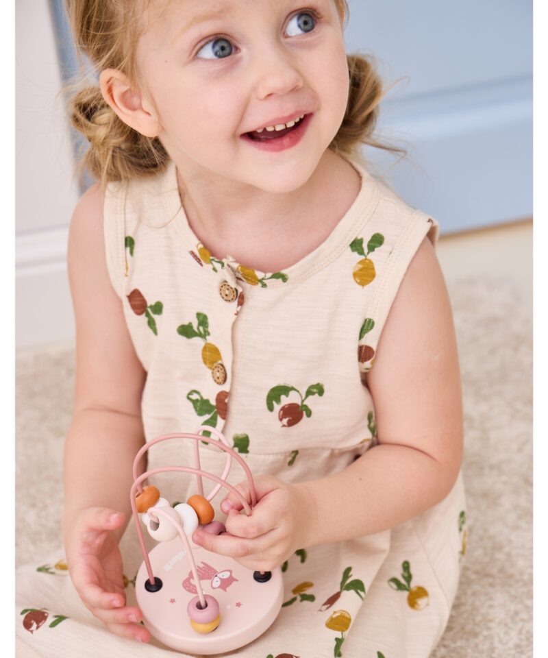 Arendab lapse käelist osavust