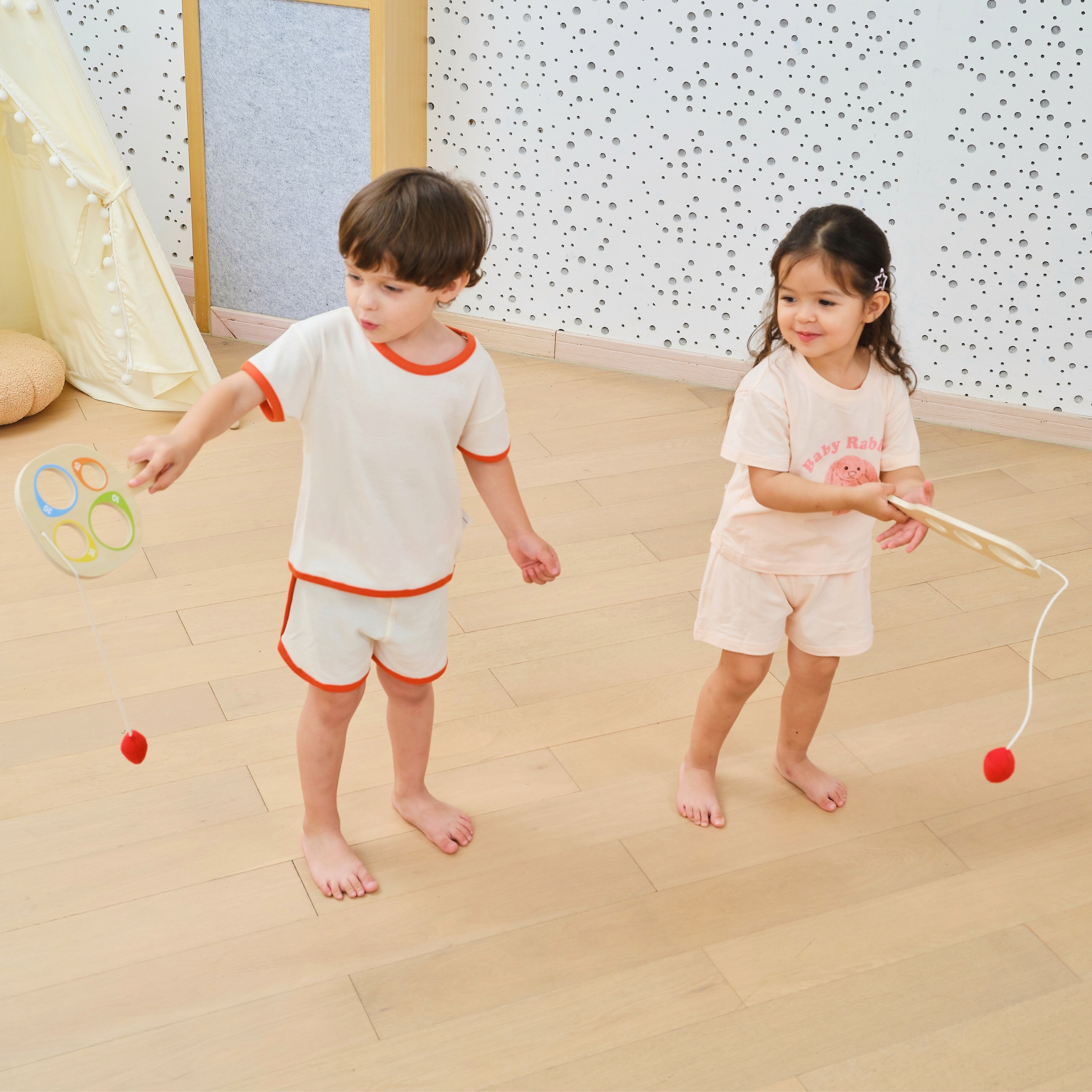 Lastele mõeldud puidust mängukomplekt