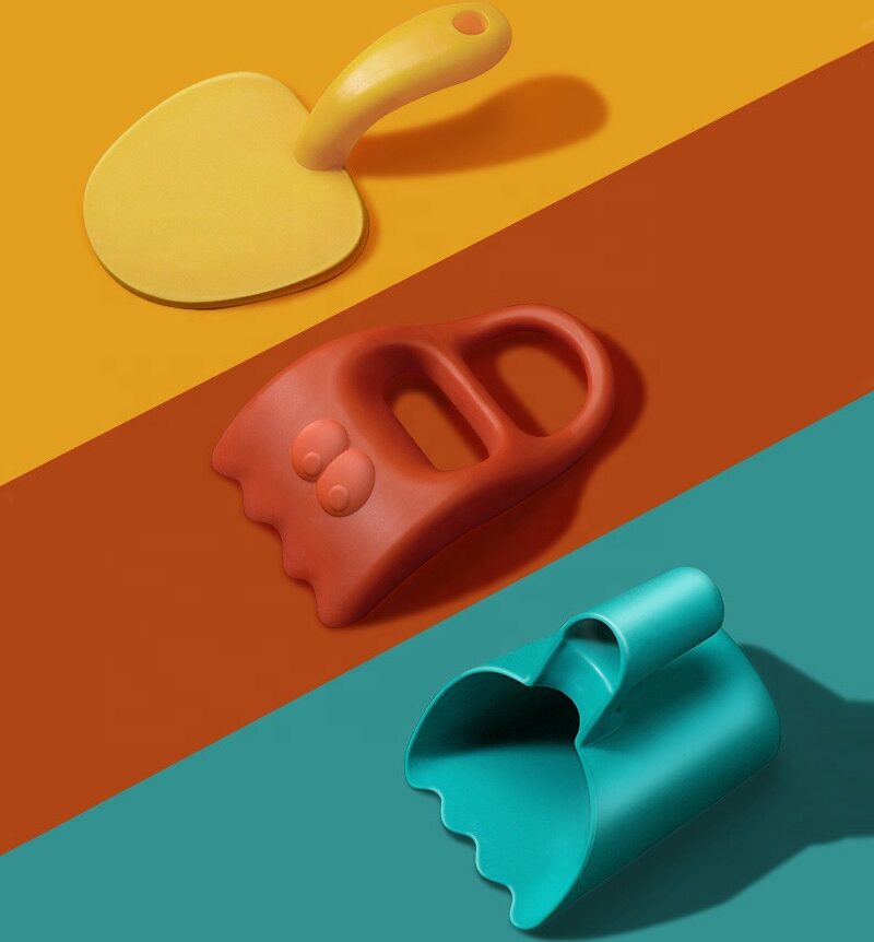 Lapsed mängivad liivaga