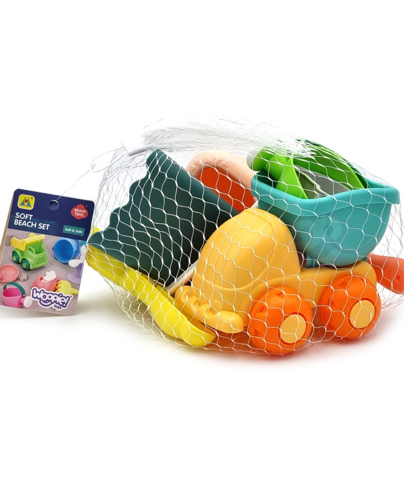 Lapsed mängivad liivaga ja autoga