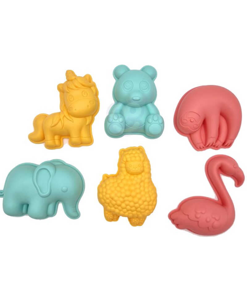 Kuus erinevat liivavormi komplektis