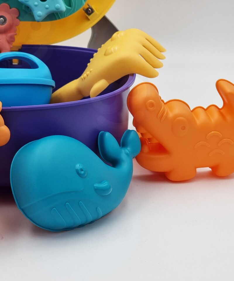 Mängukomplekt koos veekandmise topsiga