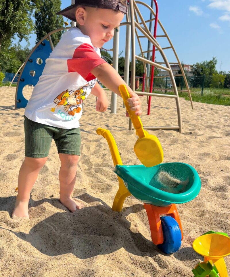 Liivamängu komplekt arendab motoorikat