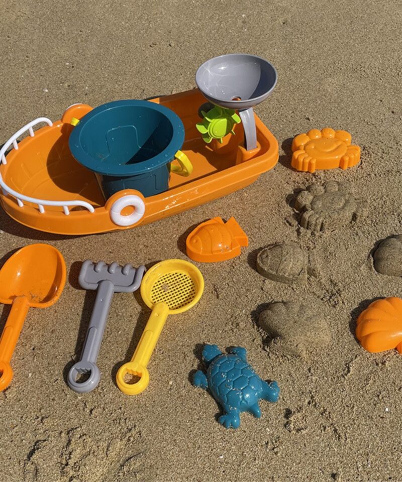 Mängulaev koos lisatarvikutega