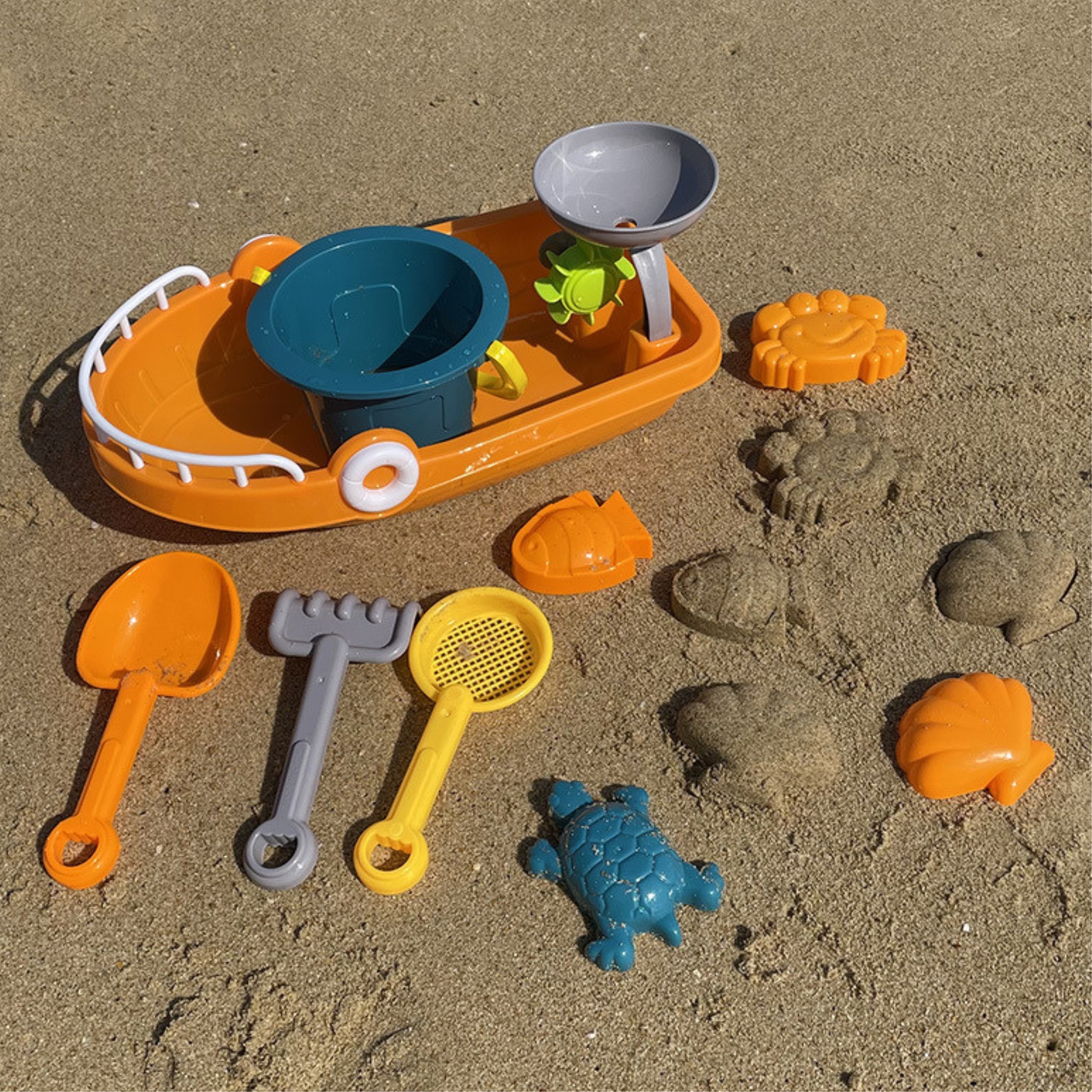 Mängulaev koos lisatarvikutega