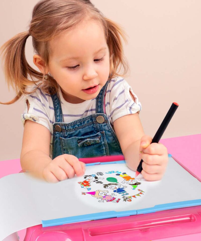 Lapsed avastamas joonistamise maailma