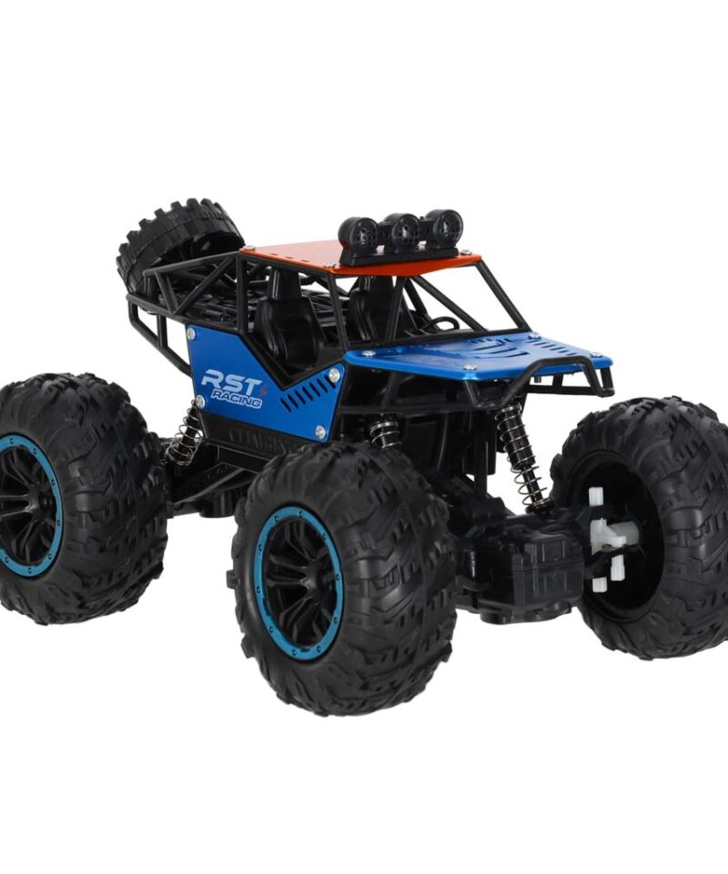 Kaugjuhitav auto sõitmas ebatasasel maastikul