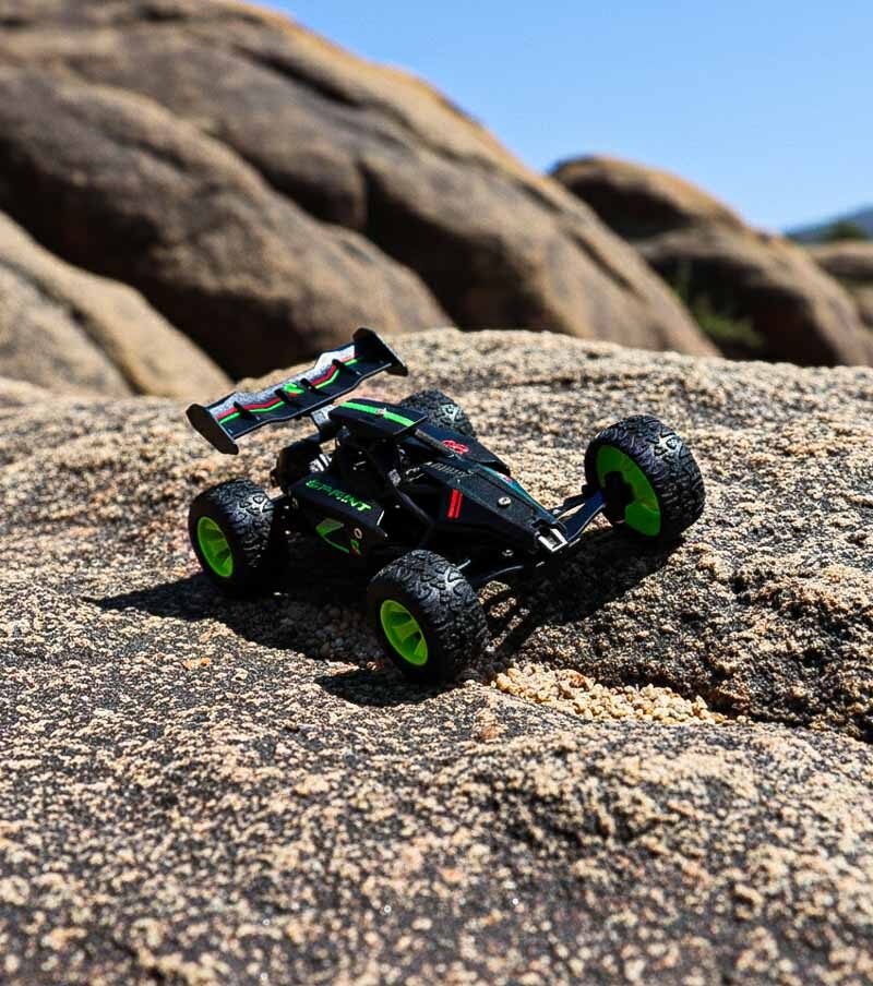 Kolme kiirusrežiimiga mini-auto