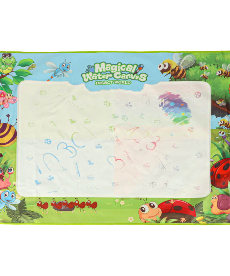 Lapsed maalimas veega