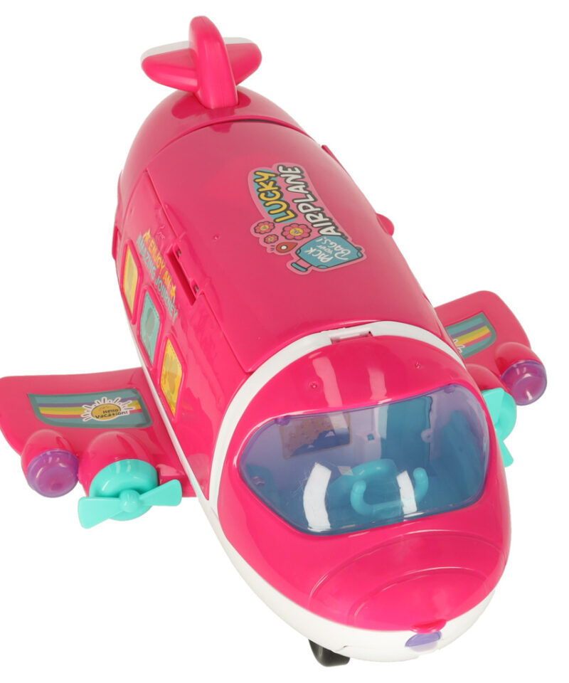 Lapsed mängivad lennukikomplektiga