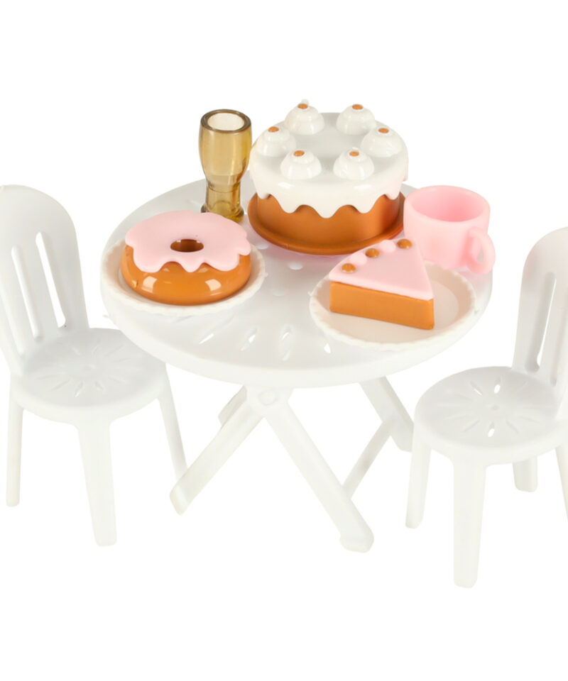 Valge matkaauto roosade detailidega