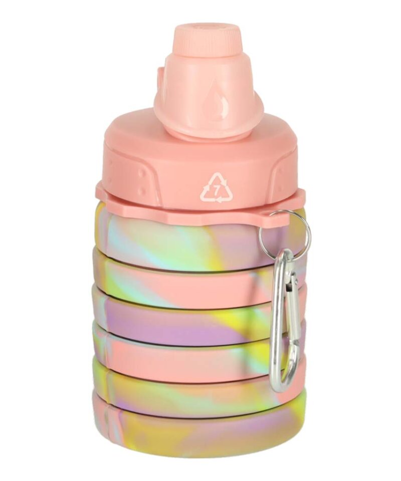 Kokkupandav silikoonist joogipudel kokkupanduna