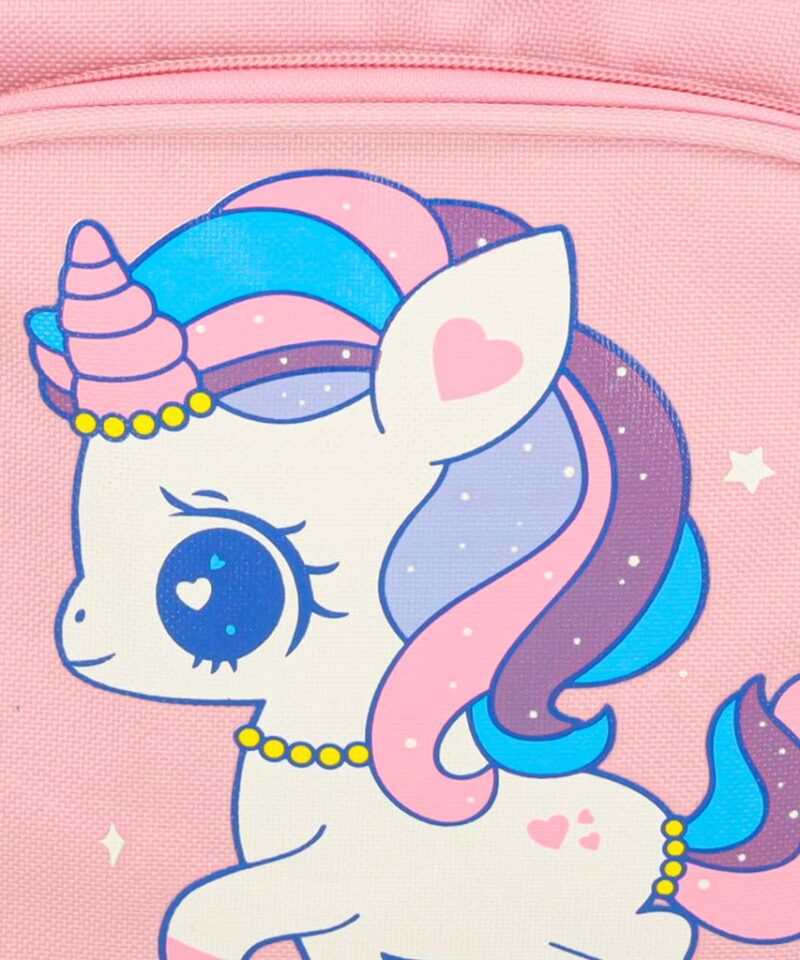 Roosa seljakott ükssarviku motiiviga