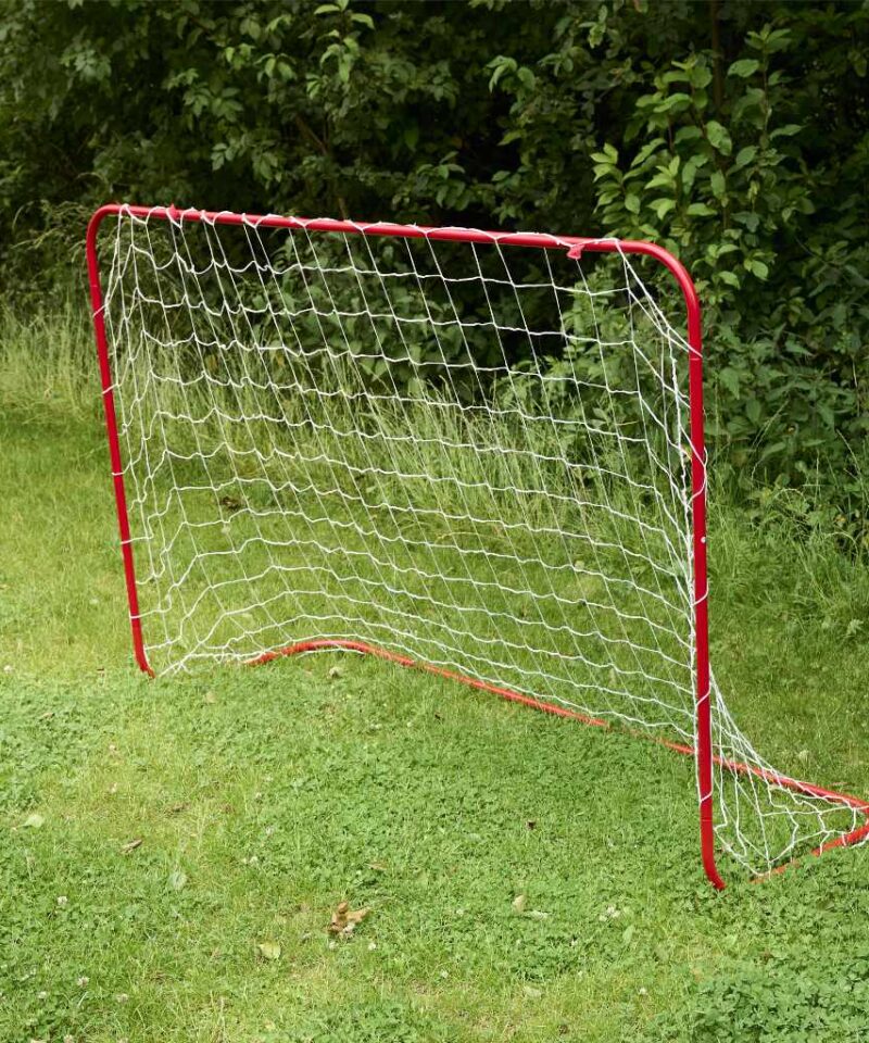 Laste jalgpallivärav aias mängimiseks